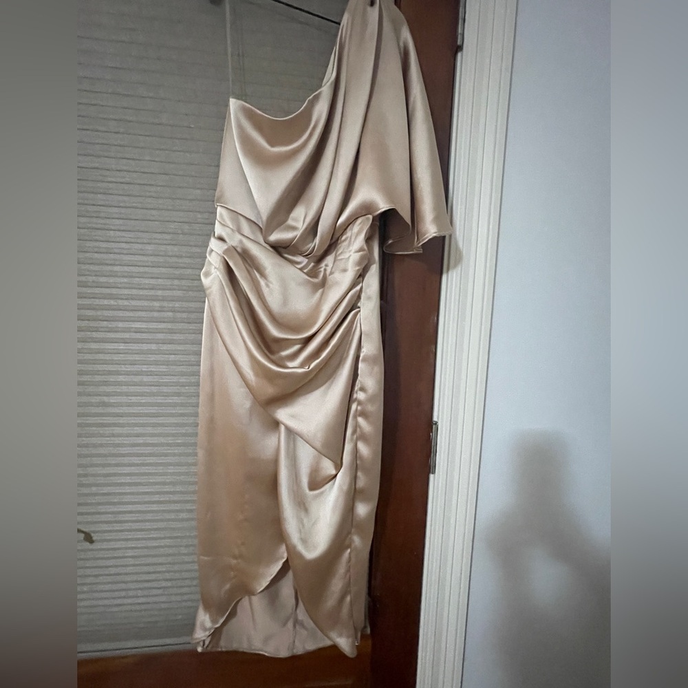 Boutique Special Occasion Dress- Perfect for Weddings & Events - Picture 1 of 4